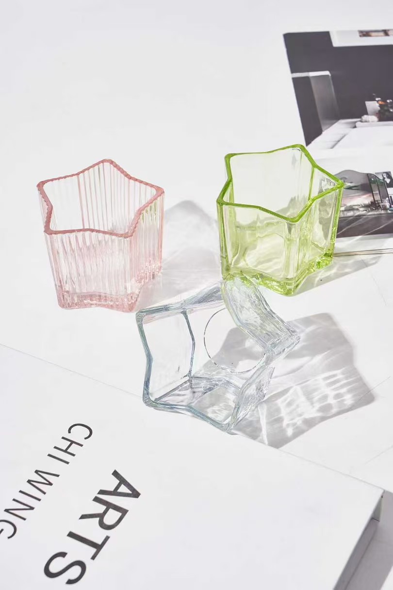 Ulduz şəkilli şüşə şam sahibi Ulduz şəkilli şüşə şam sahibi