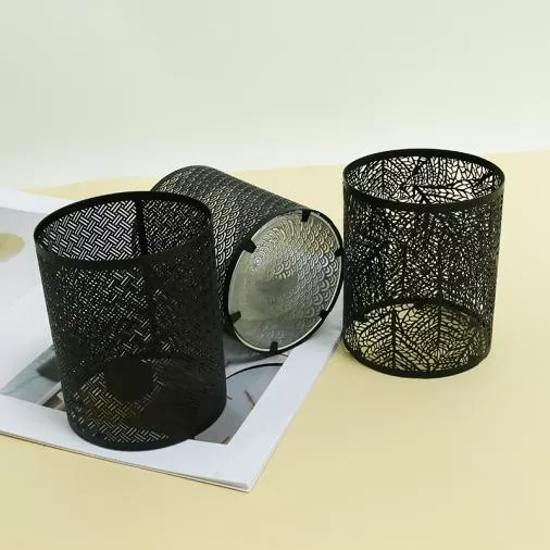 Qara bir metal şam tutan nə stil və funksiya seçimi nədir? Qara bir metal şam tutan nə stil və funksiya seçimi nədir?