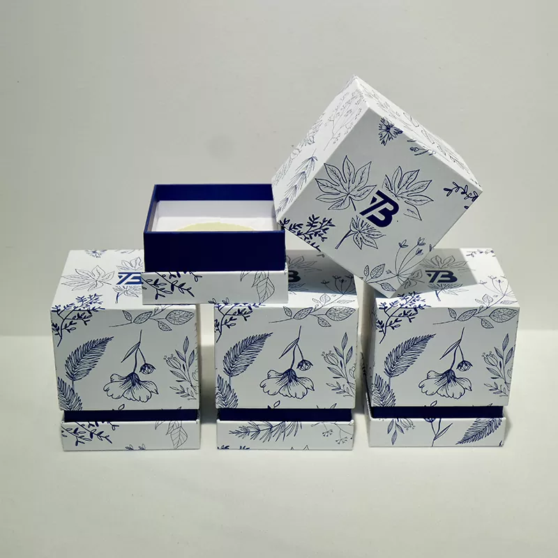 Qapaqlar olan hədiyyə qutuları etmək üçün hansı materiallar istifadə olunur? Qapaqlar olan hədiyyə qutuları etmək üçün hansı materiallar istifadə olunur?