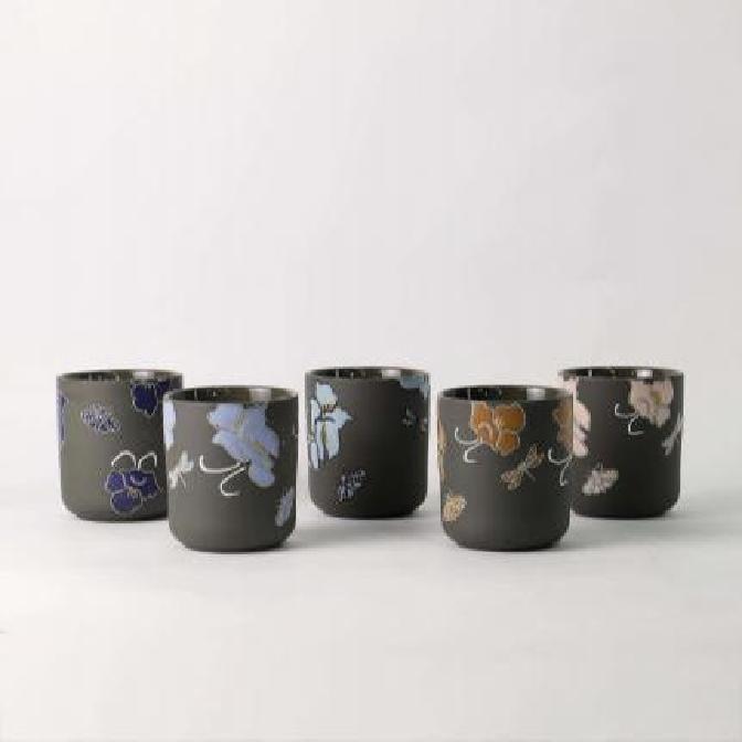 Niyə bu unikal əl ilə boyanmış çiçəkli şamdan yeni bir İnstagram sevimlisi var?